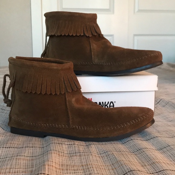 minnetonka back zip hardsole boot